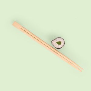 Bamboe chopsticks in witte papieren verpakking